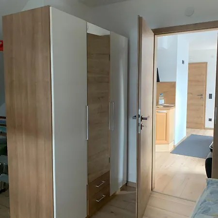 Neu Renovierte Dachgeschosswohnung *