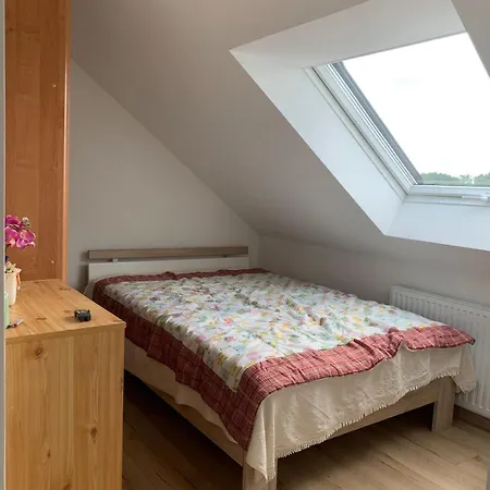 Neu Renovierte Dachgeschosswohnung * Schloss Holte-Stukenbrock