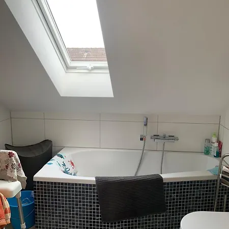 Neu Renovierte Dachgeschosswohnung