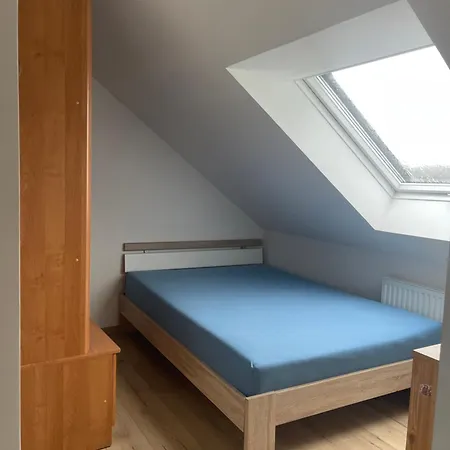 아파트 Renovierte Mit 2 Schlafzimmern Und Schlafcouch