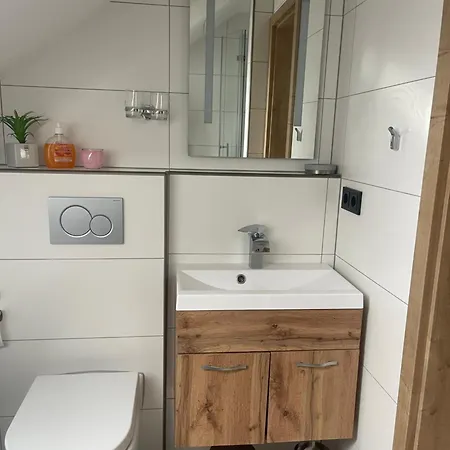 Renovierte Mit 2 Schlafzimmern Und Schlafcouch 아파트 Schloß Holte-Stukenbrock