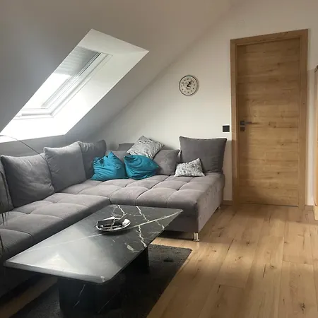 Renovierte Mit 2 Schlafzimmern Und Schlafcouch 아파트 Schloß Holte-Stukenbrock