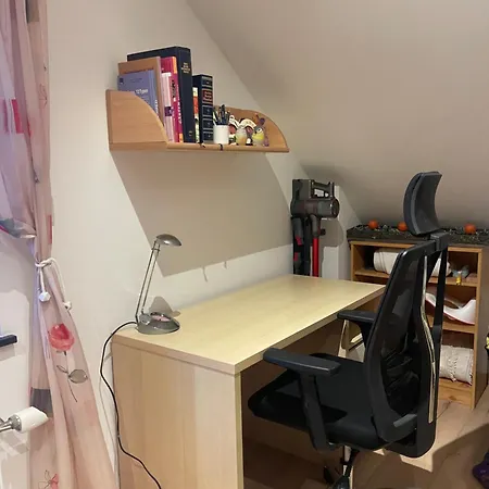 아파트 Renovierte Mit 2 Schlafzimmern Und Schlafcouch