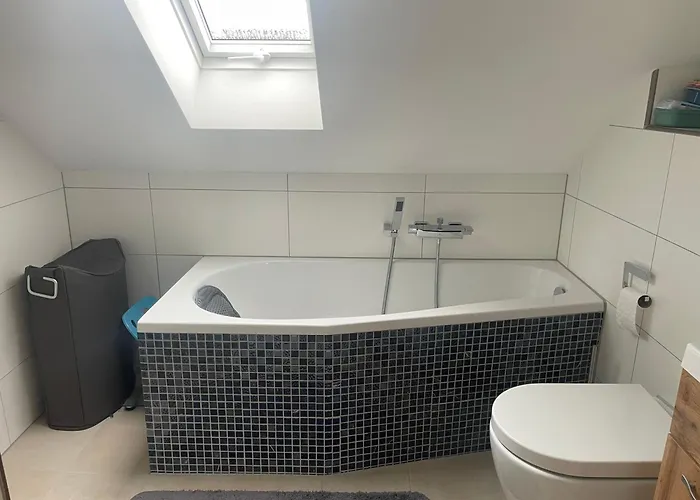 Renovierte Mit 2 Schlafzimmern Und Schlafcouch * Schloß Holte-Stukenbrock