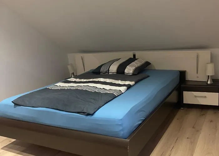 Renovierte Mit 2 Schlafzimmern Und Schlafcouch * Schloß Holte-Stukenbrock